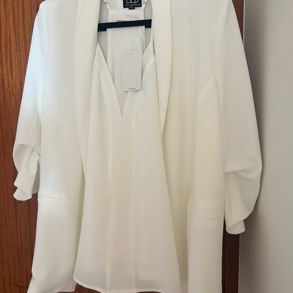 NWT 2 pc tank and blazer. So beautiful!! - Picture 8 of 8